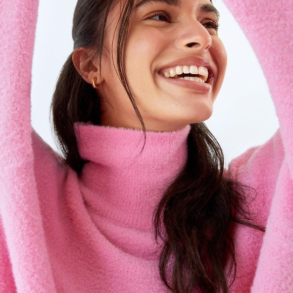 Aritzia Sweaters - Wilfred by Aritzia
Hush Knit Turtleneck - bubble pink
$110